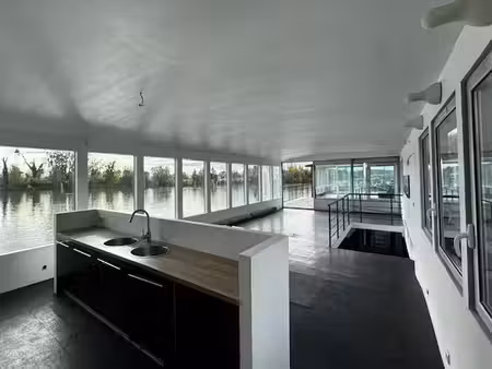 péniche d’exception – loft sur l’eau – 5 chambres + studio indépendant – grandes terrasses