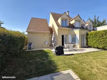 maison dans quartier calme