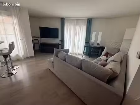 appartement 2 pièces meublé avec balcon – gentilly – 1 200 charges comprises
