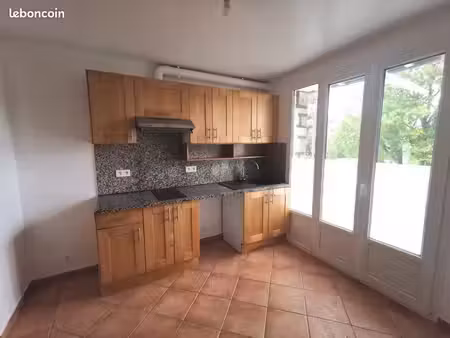 appartement 2 pièces 24m2 800/mois(cc) thiais
