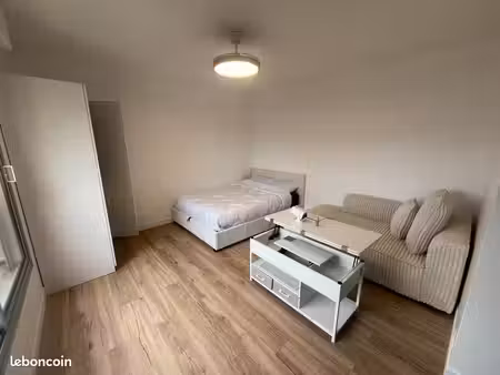 bel appartement proche métro 8 au calme