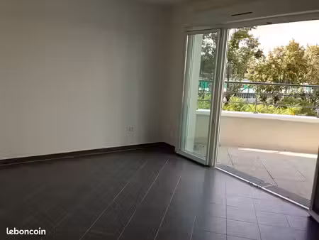 à louer – studio 32 m² + terrasse 15 m² – créteil – métro ligne 8