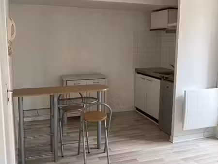 studio avec chambre séparée