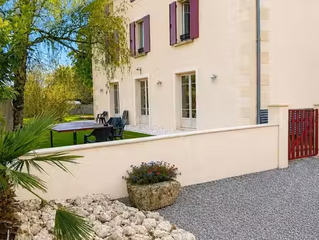 propriété en pierre avec gîte 15 minutes de niort