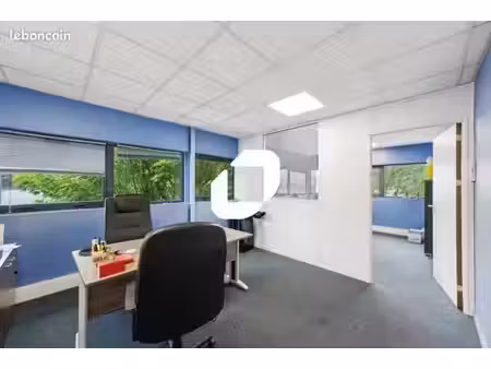bureau 3 894 m²