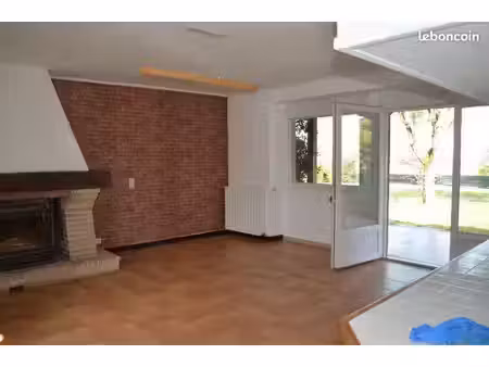 maison 200 m² habitable + dépendances 150 m² – terrain 1100 m² piscinable
