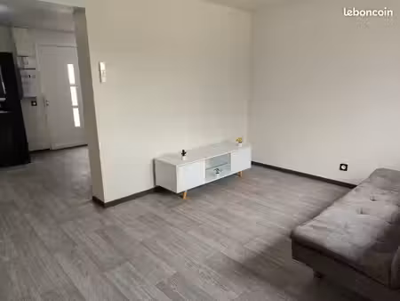 appartement 47m2 aubergenville gare terrasse et stationnement