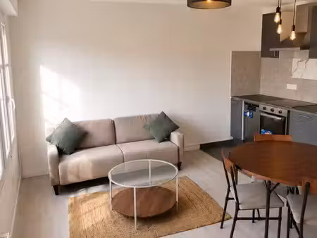 t2 meublé lumineux 40 m² – gare à 6 min à pied – parking – mobilier neuf