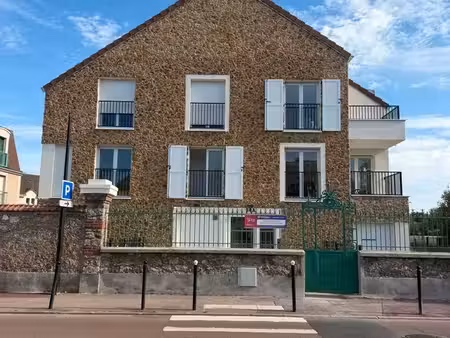 à louer - magnifique appartement f2 44m2 avec loggia - neauphle le château