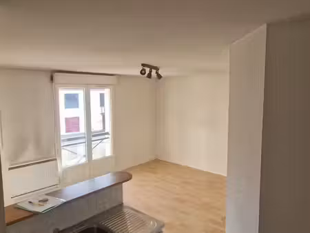location f2 de 34 m² - st germain de la grange