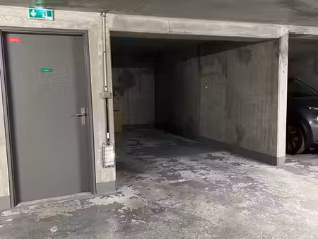 parking hyper centre (derrière la mairie)