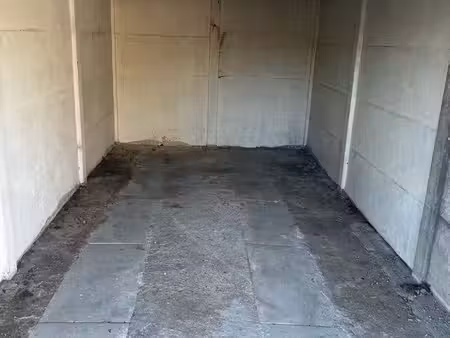 local de stockage sécurisé de 13 m2