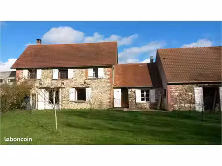maison familiale 4 chambres avec grand jardin de 2000 m²  au calme