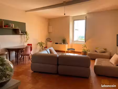 duplex avec terrasse et vue – 105 m² carrez / 143 m² au sol – cadenet
