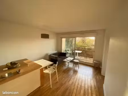 versailles – 2 pièces meublé 37 m² avec balcon  parking et cave
