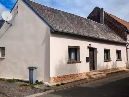 maison de plain-pied 100 m² – terrain 931 m² – le quesnel – 149000
