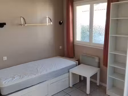 location studio meublé