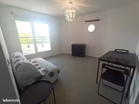 location studio meublé 27m² avec terrasse  quartier la clef st pierre