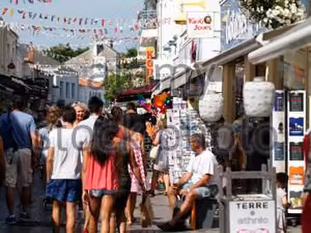 magasin 60m3 rue de pietonne st gilles croix de vie