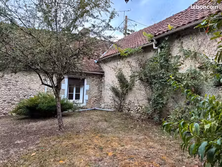 maison ancienne plain-pied 109 m² à rénover sur 2450 m² – st-pierre-de-maillé
