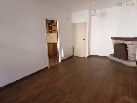 appartement 70 m² – 2 chambres – lacaune centre – loyer réduit contre travaux
