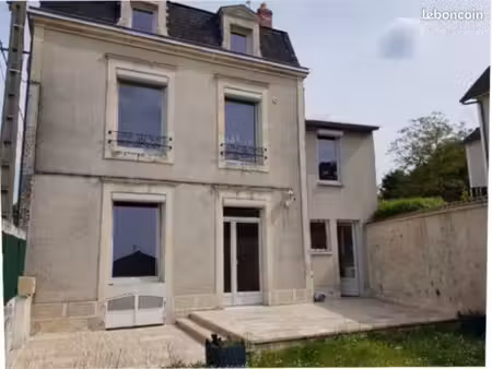 maison de caractère 3 chambres avec garage et extérieur – centre de montmorillon