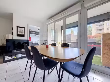 lyon 9 vaise rochecardon industrie t2 48m² + terrasse + garage 215000€