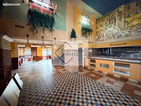 local restaurant 390 m²