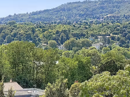 appartement t3 au dernier étage avec balcon et vue sur les mont
