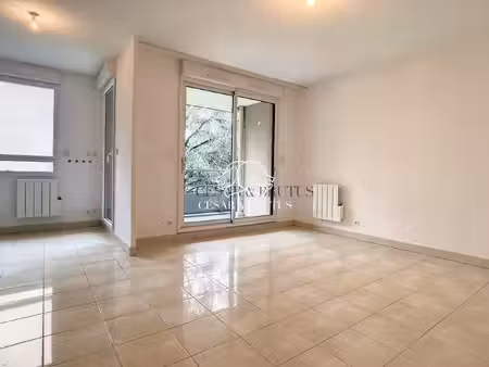 appartement t2 récent de 44m2 avec balcon  cave et garage – l