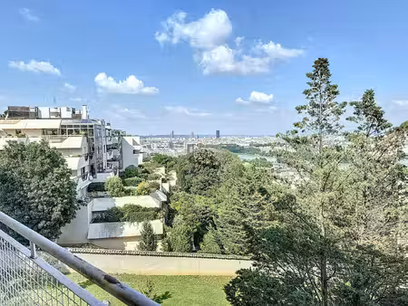 t2 de 53 m2 vue panoramique sur saône et lyon