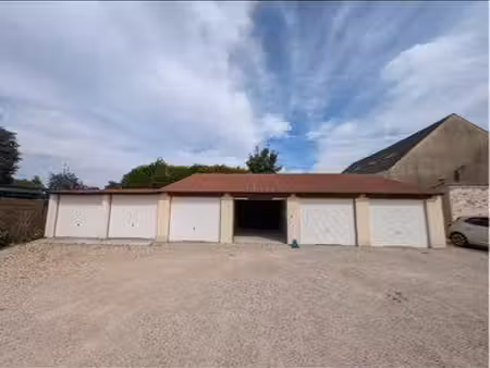 box de 14 m2 pour stockage ou véhicule