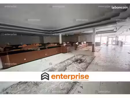 local commercial 900 m²