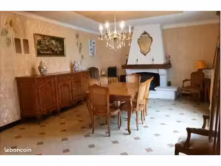 maison individuelle de village   avec jardin et garage