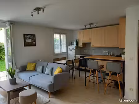 superbe f2 meublé dans résidence avec jardin  terrasse  parking  garage