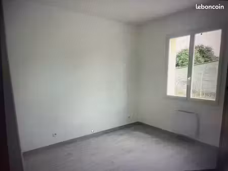 location appartement t2 ayron