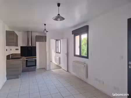 a louer petite maison indépendante 2 pièces 36 m²  parking