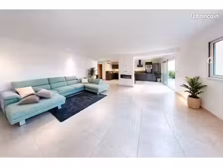 maison 7 pièces 195.00m² - saint-benoît