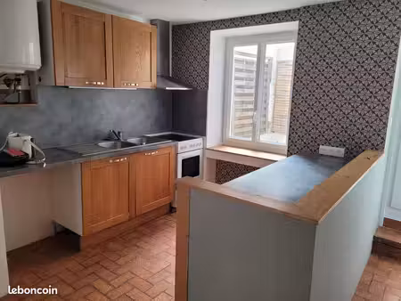 maison individuelle de 80 m2 à louer à tousson