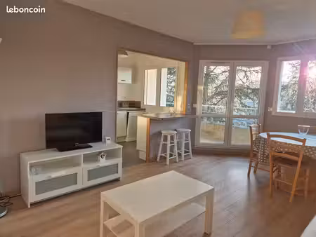appartement t2 meublé de 49 m² avec balcon et parking privé