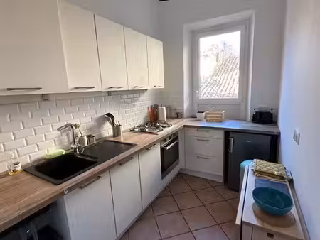 appartement atypique meublé 50m2 (t2) dans l'hypercentre de cavaillon