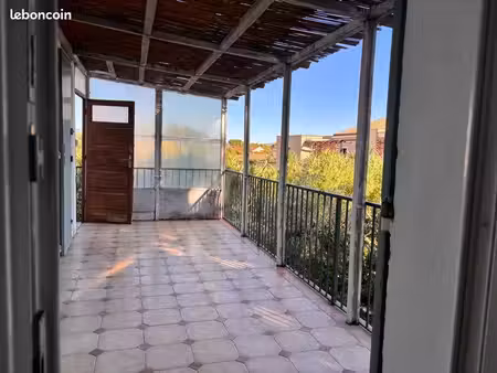 appartement t3 65m² - terrasse - parking - centre-ville l’isle-sur-la-sorgue