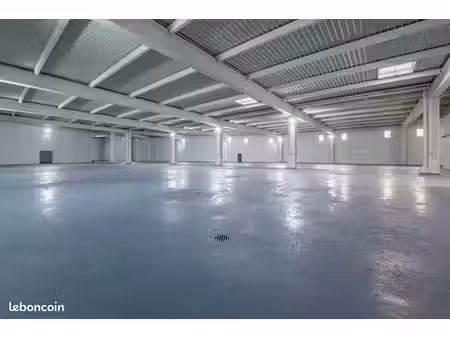 local d'activite 1950 m² louvres