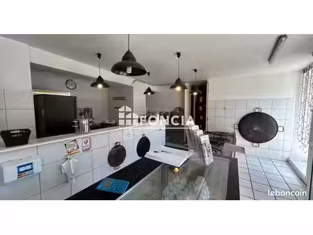 carpentras centre-ville – local commercial de 55 m² loué – rendement 10 3%