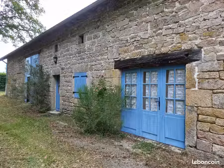 fermette à 300 mètres du lac de vassivière avec terrain et bois (un hectare )