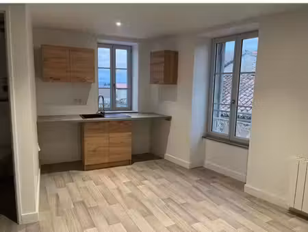 à louer appartement centre de st junien avec garage