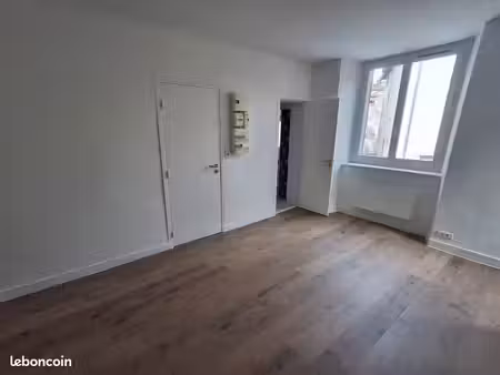 appartement 1 pièce 25m2 - 300 hc