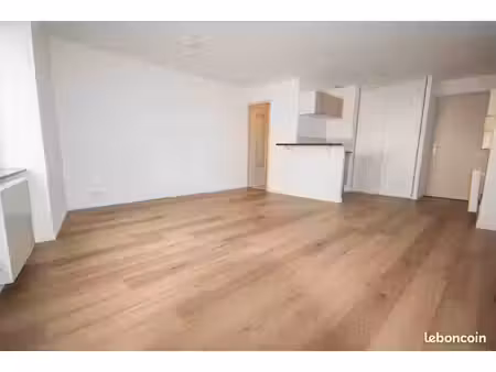 studio 28m² - chavagnes en paillers - libre