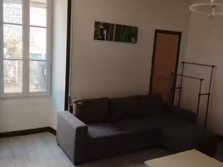 a louer appartement rez-de-chaussée  jardinet  terrasse  centre-ville de fontenay-le-comte
