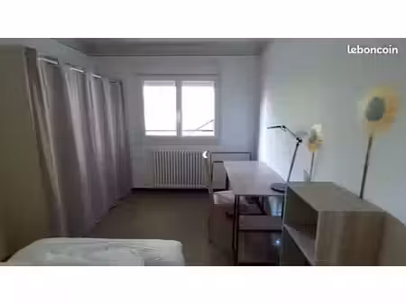 chambre meublée